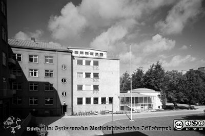 Malmö Allmänna Sjukhus. Nya medicinska kliniken med aulan, 1954
Pärm äldre neg. 1951-1958 MAS, från fotograf Björn Henrikssons samling. Från negativ
Nyckelord: MAS;UMAS;Malmö;Allmänna;Sjukhus;Aula;Medicin