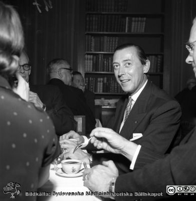 Patolog-Bakteriologinvigning. 26/9-57.  
Pärm äldre neg. 1951-1958 MAS, från fotograf Björn Henrikssons samling. Sten Winblad, bakteriologprofessor. Från negativ.

Nyckelord: UMAS;MAS;Malmö;Allmänna;Sjukhus;Bakteriologi;Patologi;Invigning;Fest