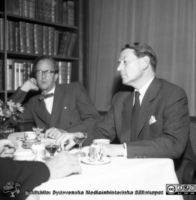 Patolog-Bakteriologinvigning. 26/9-57
Pärm äldre neg. 1951-1958 MAS, från fotograf Björn Henrikssons samling. Professorerna Jan Waldenström och Karl Erik Hogeman. Från negativ.
Nyckelord: UMAS;MAS;Malmö_;Allmänna;Sjukhus;Invigning;Patologi;Bakteriologi;Fest