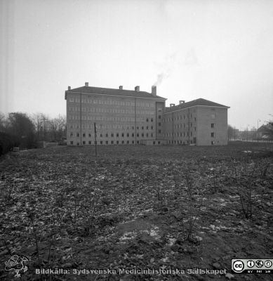 Nybyggda patologi-bakteriologihuset i Malmö, december 1957
Pärm äldre neg. 1951-1958 MAS, från fotograf Björn Henrikssons samling. Från negativ
Nyckelord: UMAS;MAS;Allmänna;Malmö_;Sjukhus;Bakteriologi;Patologi