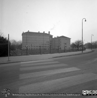 Nybyggda patologi-bakteriologihuset i Malmö, december 1957
Pärm äldre neg. 1951-1958 MAS, från fotograf Björn Henrikssons samling. Från Negativ
Nyckelord: UMAS;MAS;Allmänna;Malmö_;Sjukhus;Patologi;Bakteriologi