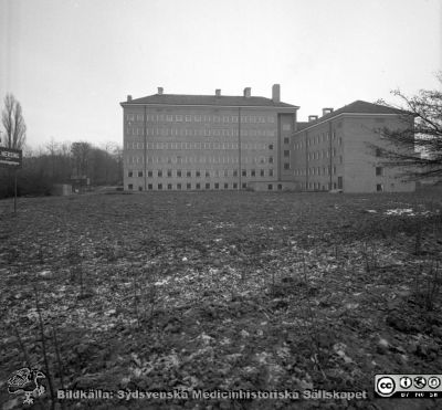 Nybyggda patologi-bakteriologihuset i Malmö, december 1957
Pärm äldre neg. 1951-1958 MAS, från fotograf Björn Henrikssons samling. Från negativ
Nyckelord: UMAS;MAS;Allmänna;Malmö_;Sjukhus;Patologi;Bakteriologi