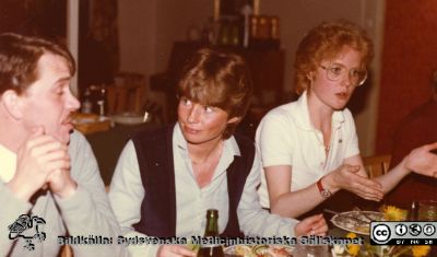 Malmö Allmänna Sjukhus. Anestesiavdelningen.
 Anders Lundgren, Eva, Ingrid Devesson. Från ett album färdigställt av Olle Lundskog i början av 1980-talet och ställt till Sydsvenska Medicinhistoriska Sällskapets förfogande av dennes dotter Gunilla.
Nyckelord: UMAS;MAS;Malmö;Allmänna;Sjukhus;Narkos;Anestesi;Fest