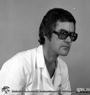 Lennart Ponnert, plastikkirurg i Malmö
Pärm negativ MAS 1972-1977. Från fotograf Björn Henrikssons samling. Plastik kir, läkare,Lennart Ponnert. 77. 10. Från negativ
Nyckelord: UMAS;MAS;Malmö;Allmänna;Sjukhus;Plastik-kirurgi