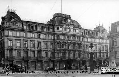 Svensk Urologisk Förening bildas
Bilder för boken Urologi i Sverige, 1940-1990 av Gustav Giertz. Sid. 176. Grand Hotell i Göteborg vid tidpunkten då Svensk Urologisk förening bildades, den 19/5-1950. Reprofoto
Nyckelord: Urologi;Konferens;Möte;Kongress