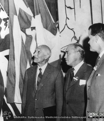 Urologkongress i Stockholm
Bilder för boken Urologi i Sverige, 1940-1990 av Gustav Giertz. Sid. 41.	Internationella mötet i Stockholm 1950. Clifford Morson, Societens president, John Hellström, kongressens president och generalsekreteraren. Reprofoto
Nyckelord: Urologi;Kongress;Konferens;Stockholm;Möte