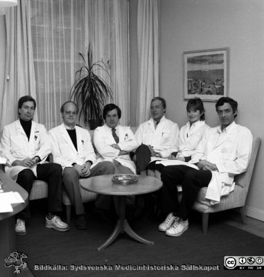 Malmö Allmänna Sjukhus 1981-1983. Lärare på kvinnokliniken, IVF-teamet
Album MAS 1981-1983 i fotograf Björn Henrikssons samling. KK, lärare, 830324. IVF-teamet i Malmö. Göran Lindqvist, Håkan Wramsby, Percy Liedholm, Stig Kullander, lab.ass Ann-Margret Westesson, Per Sundström. Från negativ
Nyckelord: UMAS;MAS;Malmö;Allmänna;Sjukhus;Gynekologi;Obstetrik;Kvinnoklinik;KK;IVF;Vitro;Fertilisering