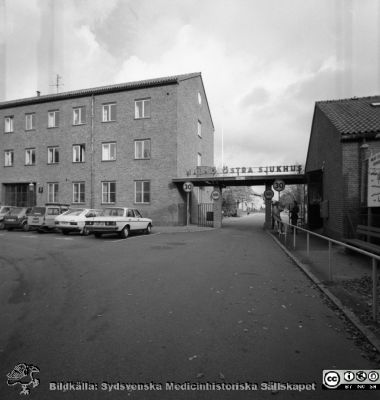 Malmö Östra Sjukhus 1983
Album 1983-1984 i fotograf Björn Henrikssons samling. Byggnader, MAS, 1983. Entrén. Från negativ
Nyckelord: MÖS;Malmö;Östra;Sjukhus;Psykiatri