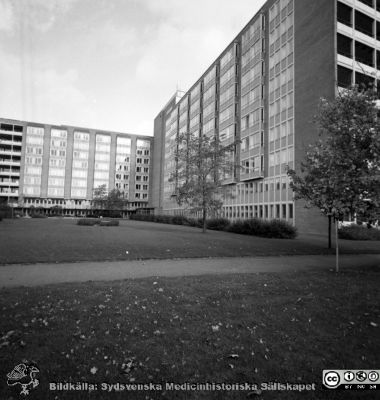 Malmö Allmänna Sjukhus 1983. Psykiatriska kliniken.
Album 1983-1984 i fotograf Björn Henrikssons samling. Byggnader, MAS, 1983. Psykiatri. Från negativ
Nyckelord: UMAS;MAS;Malmö_;Allmänna;Sjukhus;Psykiatri