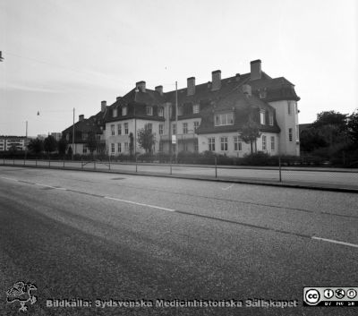 Malmö Allmänna Sjukhus 1983. Flensburgska Barnsjukhuset
Album 1983-1984 i fotograf Björn Henrikssons samling. Byggnader, MAS, 1983. Flensburgska Barnsjukhuset. Från negativ
Nyckelord: UMAS;MAS;Malmö_;Allmänna;Sjukhus;Barnsjukhus;Flensburgska