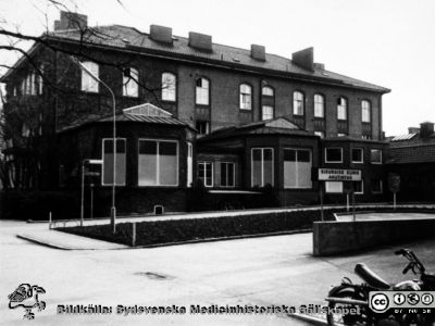 Malmö Allmänna Sjukhus 1984. Kirurgiska kliniken, akutintag och operationsavdelning
Album 1984B i fotograf Björn Henrikssons samling. Byggnader, MAS, 1984. Kirurgisk klinik, akutintag. Operationsavdelning. Från negativ
Nyckelord: UMAS;MAS;Malmö_;Allmänna;Sjukhus;Kirurgi;Akutintag;Operationavdelning