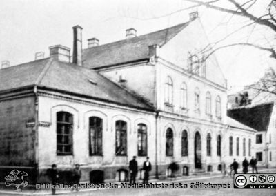 "Falckens" sjukhus i Malmö, Slottsgatan 22, från 1857. 
Album 1988B i lasarettsfotograf Björn Henrikssons samling. Reprofoto (juni 1988) av bilder från gamla MAS. Publicerad i Mens et al. 1996 sid 2. Från 35 mm repronegativ
Nyckelord: UMAS;MAS;Malmö;Allmänna;Sjukhus