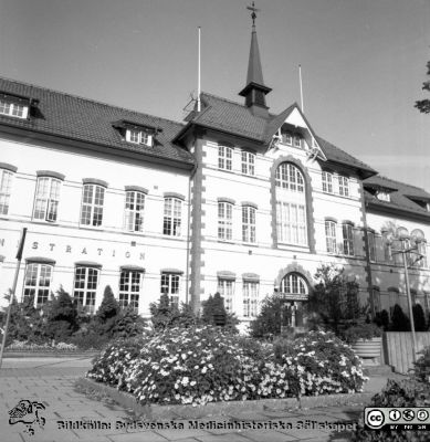 Malmö Allmänna Sjukhus 1990. Administrationsbyggnaden med sjukhuskontor och specialisttandpoliklinik
Album 1990 A i fotograf Björn Henrikssons samling. Adminstrationsbyggnaden, sjukhuskontor och specialisttandpoliklinik. Malmö Allmänna Sjukhus. Ursprungligen huvudbyggnad i sjukhuset när det byggdes år 1896. Från negativ.
Nyckelord: UMAS;MAS;Malmö_;Allmänna;Sjukhus;Administration;Sjukhuskontor;Specialisttandpoliklinik.