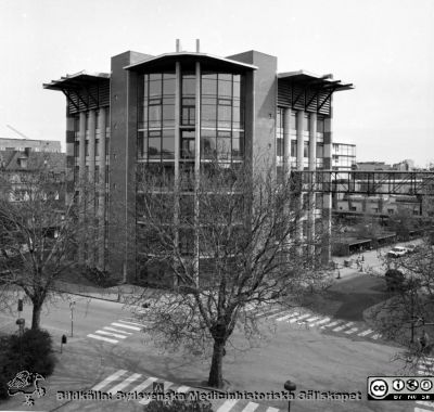 Malmö Allmänna Sjukhus 1994. Wallenberglaboratoriet, nybyggt
Album MAS 1994 II i fotograf Björn Henrikssons samling. 94-2-17. Wallenberglaboratoriet i Malmö. Från negativ
Nyckelord: UMAS;MAS;Malmö_;Allmänna;Sjukhus;Laboratorium