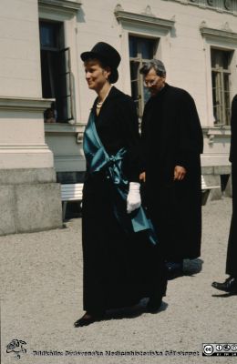 Processionen från universitetet vid doktorspromotion i Lund, troligast 1989
Marskalk Kristina Tornqvist framför medicinska fakultetens lärare. Bakom henne professor Sven-Erik Bergentz. Troligen 1989 och i varje fall sent 1980-tal.
Nyckelord: Doktorspromotion;Procession;Universitet;Lund;Promotion