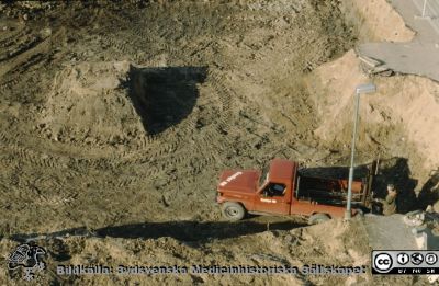 Radiologiska / Onkologiska Kliniken byggs till 1991-1993
Tillbyggnad 1991-1993 av Radiologiska / Onkologiska Kliniken. Grunden läggs. Foto 1991-01-15.
Nyckelord: Lasarettet;Lund;Universitetssjukhus;Universitet;Radiologi;Onkologi;Bygge