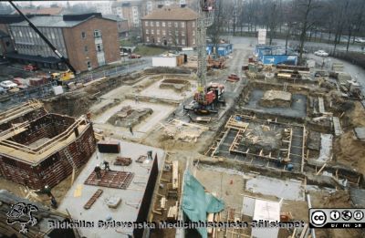 Ny strålbehandlingsavdelning i Lund 1991 - 1993
En av drygt 1100 bilder som dokumenterar utbyggnad av strålbehandlingen vid Onkologiska Kliniken i Lund 1991- 1993. Foto 1991-04-02.
Nyckelord: Lasarettet;Lund;Universitet;Universitetssjukhus;Radiologi;Onkologi;Cancer;Strålbehandling;Bygge