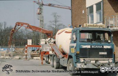 Ny strålbehandlingsavdelning i Lund 1991 - 1993
En av drygt 1100 bilder som dokumenterar utbyggnad av strålbehandlingen vid Onkologiska Kliniken i Lund 1991- 1993. Foto 1991-04-12.
Nyckelord: Lasarettet;Lund;Universitet;Universitetssjukhus;Radiologi;Onkologi;Cancer;StrÃ¥lbehandling;Bygge