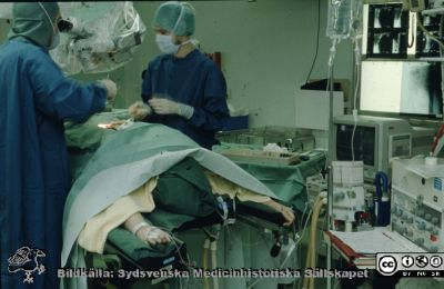 Ryggoperation på Lasarettet i Lund, kanske neurokirurgisk.
Omärkt bild.
Nyckelord: Lund;Lasarett;Universitet;Universitetssjukhus;Kirurgisk;Klinik;Operation