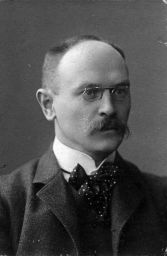 Filnamn=SMHS20040Copp.jpg
Filstorlek=107KiB
Dimensioner=670x1024
Uppladdade datum=25 Aug 2015 SMHS20040Copp.jpg