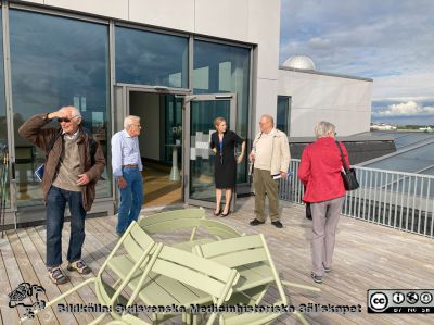 Vid invigningen av Forum Medicum i Lund. 
Per Nettelbladt, Peter Nilsson-Ehle, en guide, Ulf Kristoffersson och Ingrid Nilsson-Ehle på takterassen på Forum Medicum. Foto Lars Malm 2023-08-30.
Nyckelord: Invigning;Medicinska fakulteten;Lunds universitet;Forum Medicum