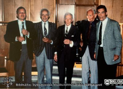 Fem legendariska ortopedprofessorer
Fem legendariska ortopedprofessorer på von Rosens
90-års dag, 1988; Bo Nilsson, Anders Hulth, Sophus von Rosen,
Gunnar Wiberg, Göran Bauer. Fig 12 på sid 123 i Sydsvenska Medicinhistoriska Sällskapets Årsbok 2013.
Nyckelord: Ortopeder;Lasarett;Lund;Medcinska fakulteten;Ortopedisk kirurgi