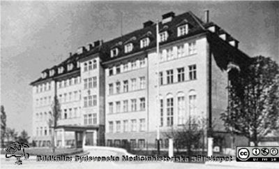 Deutsche Forschungsanstalt für Psychiatrie. Kaiser-Wilhelm-Institut für Genealogie und Demographie i München
Här arbetade Erik Essen-Möller 1931 - 1933. Publicerad på sid. 53 i Westling (2010). Bildkälla Håkan Westling.
Nyckelord: Lasarettet;Lund;Universitetssjukhuset;USiL;Psykiatriska;Kliniken