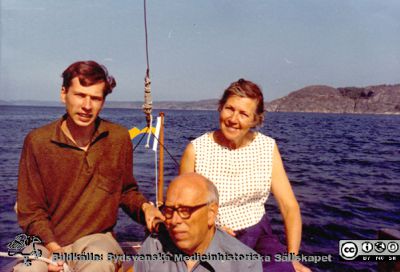 Johan, Erik och Signe Essen-Möller i Gullmarsfjorden
Publicerad på sid. 189 i Westling (2010). Bildkälla: Håkan Westling 2016.
Nyckelord: Psykiatri;Semester;Segling