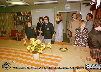 Urologiska kliniken i Lunds 20-årsjubileum 1977
Album Urologiska klinikens 20-årsjubileum 1977. Från vänster Avdelningsföreståndare Maj-Britt Jönsson, dr Arne M Olsson i glasögon, docent Hans Hedlund (senare professor i Oslo), docent Gunnar Lingårdh, professor Lennart Andersson i ljusbrun kostym, sjuksköterskan Eva Ljunggren i stormöstrad klänning, dr Bo Holmquist.

Nyckelord: Lasarettet;Lund;Universitetssjukhuset;USiL;Urologiska;Kliniken