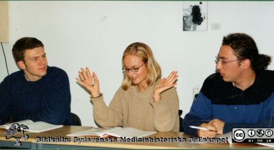 Avdelningen för klinisk kemi i Lund på 1990-talet. Studenter
Bilder på A1-ark f. klin-kem jubileum 1997. Forskning.  Studenter.
Nyckelord: Laboratorium;Lasarettet;Lund;Universitetssjukhuset;USiL;Kemiska;Klinisk;Kliniskt;Kemi;Avdelningen