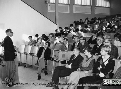 Professor Nils Emmelin avskedsföreläser.
Fysiologiska institutionens auditorium 1980 (numera GK-salen). Professor Nils Emmelin avskedsföreläser.
Nyckelord: Fakulteten;Fysiologiska;Institutionen;Medicinska;Avskedsföreläsnng