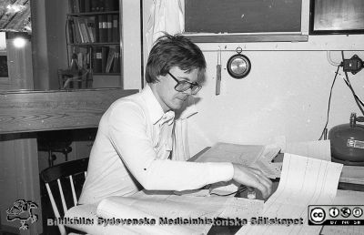 Anders Arner, senare professor i fysiologi och farmakologi vid Karolinska Institutet
Fysiologiska Institutionen i Lund. Bildkälla: preparator Olle Hammar. 1970-80-talet. Anders Arner, senare professor i fysiologi och farmakologi vid Karolinska Institutet.
Nyckelord: Fysiologiska Institutionen;Medicinska fakulteten;Universitetet i Lund;Farmakologi;Karolinska Institutet