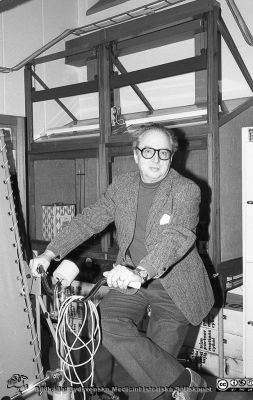 Stefan Lichtneckert, som kom från Ungern 1956
Fysiologiska Institutionen i Lund. Bildkälla: preparator Olle Hammar. 1970-80-talet. Stefan Lichtneckert som kom från Ungern 1956 blev lektor för sjukgymnastutbildningen på fysiologiska institutionen. Tillsammans med Claes Lundgren var han också idégivare till det framgångsrika tuggummi med nikotin som såldes under namnet Nicorette®.
Nyckelord: Fysiologiska institutionen;Medicinska fakulteten;Universitetet i Lund