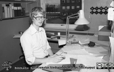 Staffan Gestrelius, disputerad på institutionen
Fysiologiska Institutionen i Lund. Bildkälla: preparator Olle Hammar. 1970-80-talet. Staffan Gestrelius som disputerade på institutionen och som senare blev IT-chef på AstraZeneca och nu är företagsledare på Ideon (bl.a. i QlikTech International AB).
Nyckelord: Fysiologiska institutionen;Medicinska fakulteten;Universitetet i Lund;IT-chef;Företagsledare