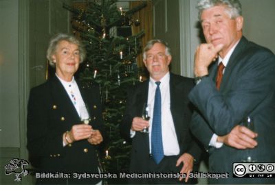 Bilder från ett Fernströmsymposium 1993 i Lund
Bilder från ett Fernströmsymposium 1993 i Lund. Kanske "Atrial Fibrillation - Mechanisms and Novel Therapeutic Strategies. Bildkälla Gunilla Sernelin. Foton från banketten på Trolleholm av okänd fotograf. Från vänster Fernströmsstiftelsens kanslidirektör Ingegärd Lindqvist, dekanus Per Belfrage och professor Håkan Westling.
Nyckelord: Fernström;Symposium;Medicinsk fakultet;Universitetet i Lund;Trolleholm