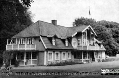 Läkarvillan på Ramlösa Brunn. 
Från Erik Ask-kUpmarks autobiografi 1969.
Nyckelord: Hälsingborg;Hälsobrunn;Helsingborg