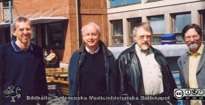 Cutting Edge Symposium in rheumatologi. Från vänster doktoranden och barnreumatologen Bengt Månsson, Tore Saxne, Dick Heinegård och längst till höger reumatologen professor Paul Bacon, Birmingham, UK. Foto Frank Wollheim.
Nyckelord: Medicinsk kemi;Universitetet i Lund;Reumatologi;Symposium