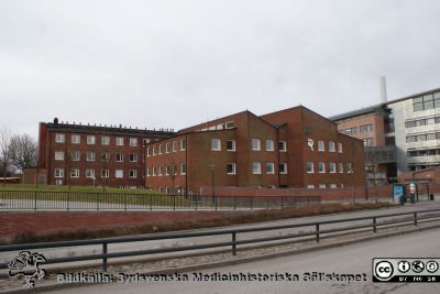 Universitetssjukhuset SUS Lund, mars 2012
Patologiska och rättsmedicinska avdelningarna. Norra delen av BMC-längan till höger. Lundalänken (ännu bara bussgata) och Baravägen närmast kameran.
Nyckelord: Lasarettet;Lund;Universitetssjukhus;USiL;Patologisk;Rättsmedicinsk;Avdelning;Institution