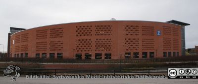 Lasarettet i Lund, mars 2012. 
Parkeringshuset Granathen från nordväst. Baravägen och Lundaläken (ännu bara bussgata) närmas kameran.
Nyckelord: Lund;Lasarettet;Parkeringshus;Universitetssjukhus;USiL