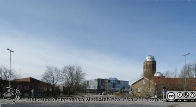 Forum Medicum under byggnad
Foto från Sölvegatans mynning in i Tunavägen Astronomiska institutionen till höger med kupoler för astronomiska teleskop.
Nyckelord: Medicinska fakulteten;Lunds universitet;Bygge;Institution