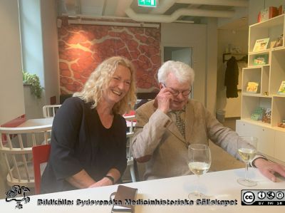 Ulla Leissner bok "Gennom glastaket" presenteras 250513
Bokpresentation 250513 på Livets Museum. Från vänster Malin Leissner Vive och Jan Gustafsson från Varberg (tidigare Kuggeboda).
Nyckelord: Bokpresentation;Boksläpp;Livet Museum;SMHS;Sydsvenska Medicinhistoriska Sällskapet