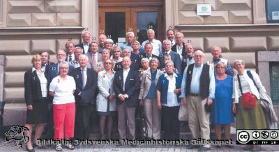 Återsamling 2013 av nybörjarkursen i medicin VT 1963
Medicinarkursen som startade vt 1963, återsamlad i juli 2013. Fotograf okänd.
1. Beth (Ewaldsson) von Schreeb 2 Eva Strandman 3. Göran Balldin 4. Ingrid Tengrup 5. Wiking Månsson och Anita (Johnsson) 6. Ingrid Willén 7. Ulla (Lundin) Paaljärvi 8.     Christer Björklund 9.     Margareta Bogren 10  Gertrud (Persson) Widell 11. Sven Åke Persson 12. Sven Eric Karlsson 13. Bo Johansson 14. Lotta Granholm 15. Claes Wollheim 16. Stig Rehncrona 17. Göran Wettrell och Margareta Rhedin (framför och nedom) 18. Willy Ybo 19. Willy Mattsson 20. Lars Henriksson 21. Torsten (Pettersson) Havdrup 22. Rune (Nilsson) Neringer 23. Bror Olof Månsson 24. Maria (Henriksson) Wikander 25. Lisbeth (Nordström) Lerner 26. Leif Strand 27. Christine Sonnhag 28. Hans Ekström 29. Claes Schalén 30. Bengt Nyström

Nyckelord: Kursfoto;Återsamling;Lund;Medicin