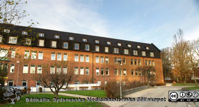 Universitetssjukhuset i Lund. Fasaden mot söder på Gamla kvinnokliniken (nu Rehabhuset).
Fasaden mot söder på Gamla kvinnokliniken (nu Rehabhuset) i kvällsljus i slutet på november 2013. Foto B. Ehinger.
Nyckelord: Kvinnoklinik;KK;Gynekologisk;Rehabilitering