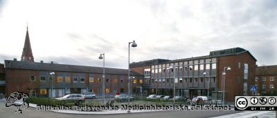 Universitetssjukhuset i Lund, norra området
Infektionskliniken i Lund i kvällsljus i slutet av november 2013. Allhelgonakyrkans torn till vänster.
Nyckelord: Klinik;Infektion;Lund;Lasarett;Universitetssjukhuset;USiL