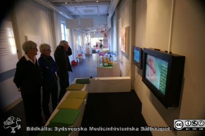 Besökare på Livets Museum i Lund
Birgitta och Anders Ek med gästande par vänner från Östergötland. Här vid hörapparatdelen.
Nyckelord: Livets,Museum;Besökare;Hörapparater