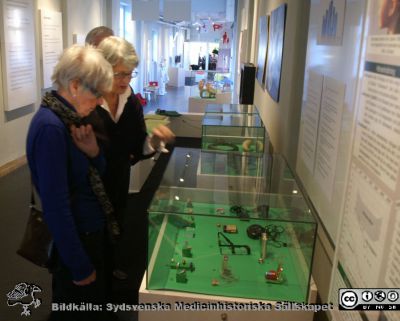 Besökare på Livets museum i Lund 2013
Birgitta och Anders Ek med gästande vänner från Östergötland. Här vid hörapparatdelen.
