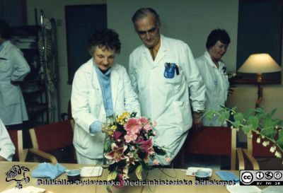 Ortopediska kliniken i Lund Docent Håkan Brattström pensioneras
Från ortoped klin album 01, Lund. Fotograf Berit Jakobsson.  1987. Sjukgymnast Aina Karlsson och Docent Håkan Brattström vid dennes pensionering
Nyckelord: Lund;Universitetssjukhus;USiL;Kliniker;Ortopedi;Personal;Avtackning;Pensionering;Fest;Fysioterapeuter;Docenter