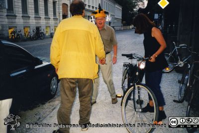 Ortopediska kliniken i Lund 2000. Vaktmästare Rolf Olsson fyllde 60 år.
Från ortoped klin album 01, Lund. Fotograf Berit Jakobsson. 2000. Vaktmästaren på operationsavdelning en firas, Rolf Olsson, 60 år.
Nyckelord: Lund;Universitetssjukhus;USiL;Kliniker;Ortopedi;Uppvaktning;Operationsavdelning