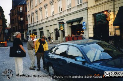 Ortopediska kliniken i Lund 2000. Ortopedens operationsavdelning firar Rolf Olsson 60 år.
Från ortoped klin album 01, Lund. Fotograf Berit Jakobsson. 2000. Personal från ortopedens operationsavdelning firar Rolf Olsson 60 år.
Nyckelord: Lund;Universitetssjukhus;USiL;Kliniker;Ortopedi;Vård;Operationsavdelning;Uppvaktning;Fest