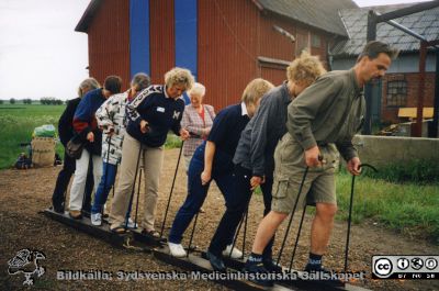 Ortopediska kliniken i Lund 2000. Personalträff på kursnöjesgården "Estancia" i Skåne.
Från ortoped klin album 01, Lund. Fotograf Berit Jakobsson. 2000. Personalträff på kursnöjesgården "Estancia" i Skåne.
Nyckelord: Lund;Universitetssjukhus;USiL;Kliniker;Ortopedi;Personalträff;Skidkamp